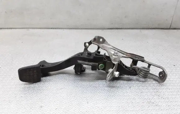 Toyota Yaris Clutch pedal 