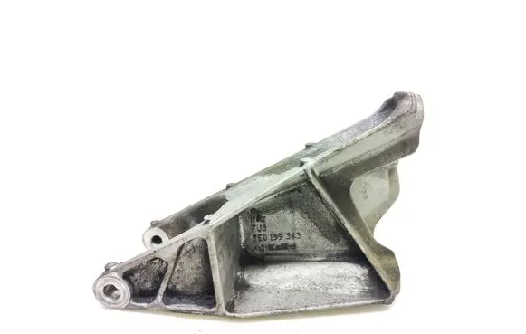 Engine mounting bracket