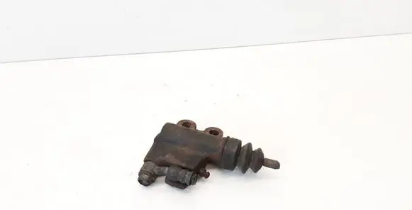 Nissan X-Trail T30 Clutch slave cylinder 