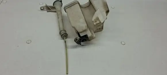 Nissan Juke I F15 Windshield washer fluid reservoir/tank 