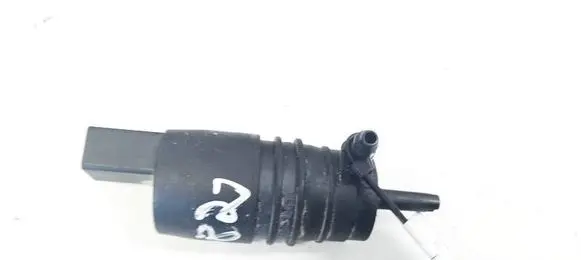 BMW 3 E90 E91 Windscreen/windshield washer pump 