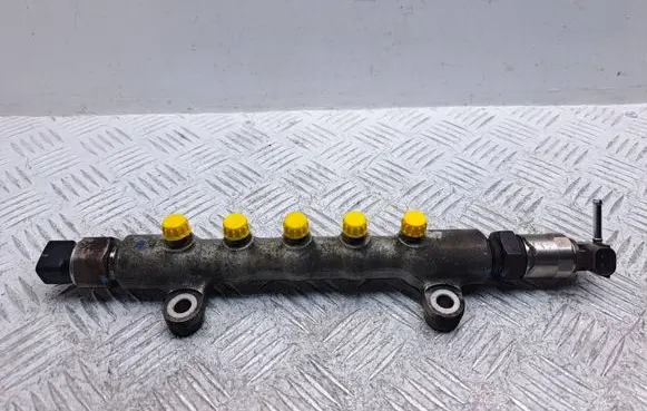Toyota Avensis T250 Fuel main line pipe 238100R020 EH000580