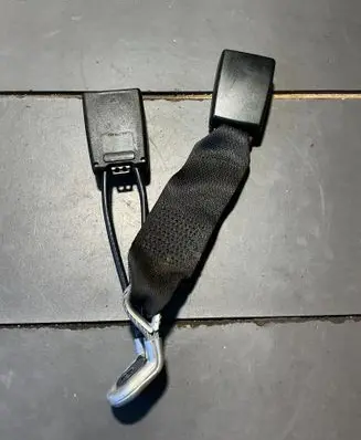 Mercedes-Benz S W220 Rear seatbelt buckle 2208600869