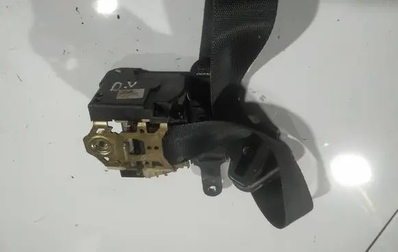 Ford Mondeo Mk III Middle seatbelt (rear) 