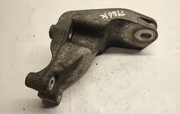 Engine mounting bracket
