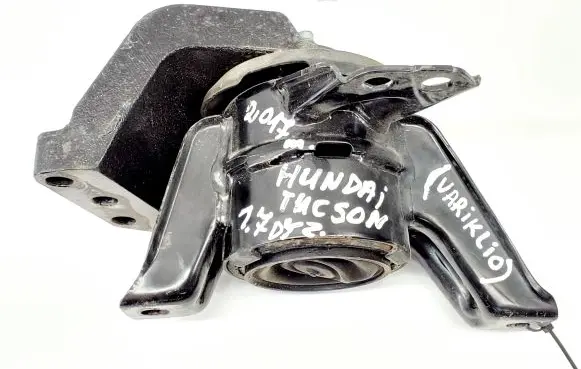 Hyundai Tucson TL Engine mount bracket 21810D3200