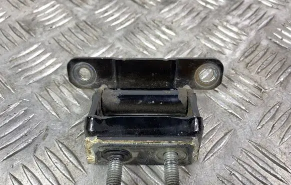 Infiniti QX80 Tailgate/trunk/boot hinge