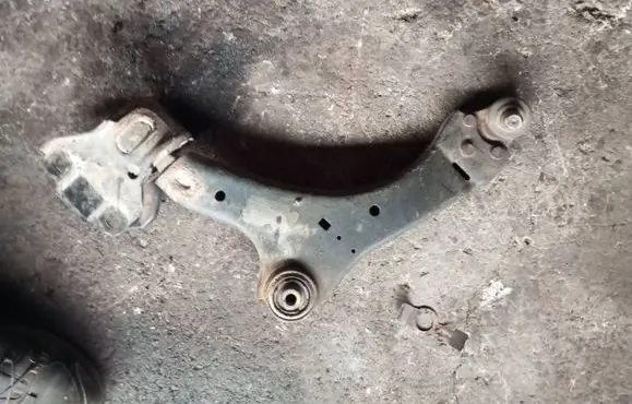 Volvo XC70 Front lower control arm/wishbone 7G9N3A052