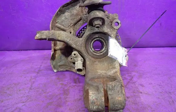 Skoda Octavia Mk1 (1U) Front wheel hub spindle knuckle