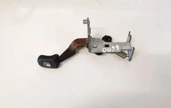 Skoda Octavia Mk2 (1Z) Fuel tank opening switch 