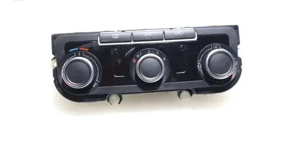 Volkswagen Tiguan Interior fan control switch 