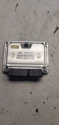 Volkswagen PASSAT B5.5 Engine control unit/module 038906019GK 28SA5457