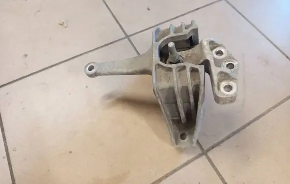 Hyundai Ioniq Engine mount bracket 21810G2000 126242 8L150240