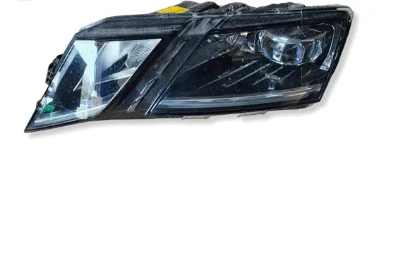 Skoda Octavia Mk3 (5E) Headlight/headlamp 5E1941015F 030110423106 LE15A6369
