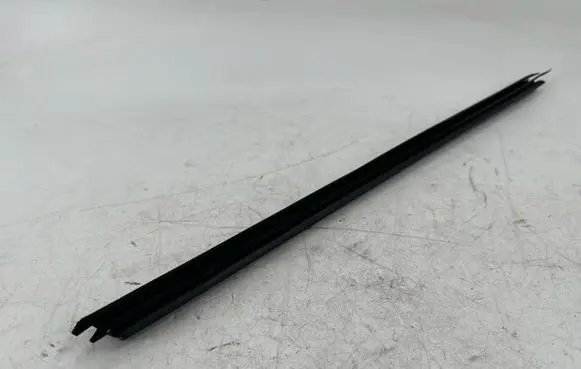 BMW 1 F20 F21 Rubber seal front coupe door window 7240860
