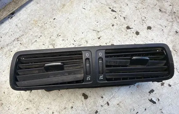 Volkswagen PASSAT B6 Dash center air vent grill 3C2819728D