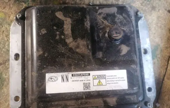 Subaru Outback Engine control unit/module 2758009842