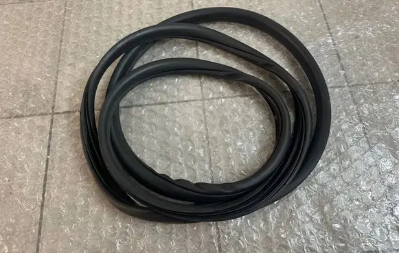 Ford Ranger IV Rear door rubber seal (on body) 