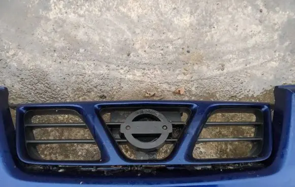 Nissan X-Trail T30 Front grill 