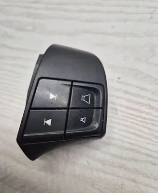 Volvo V70 Steering wheel buttons/switches 30739641 08W07