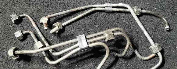 Volvo V70 Fuel injector supply line/pipe 