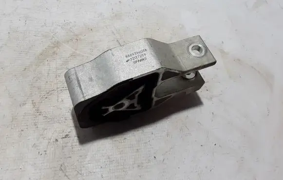 Volvo XC40 Engine mounting bracket 32137259