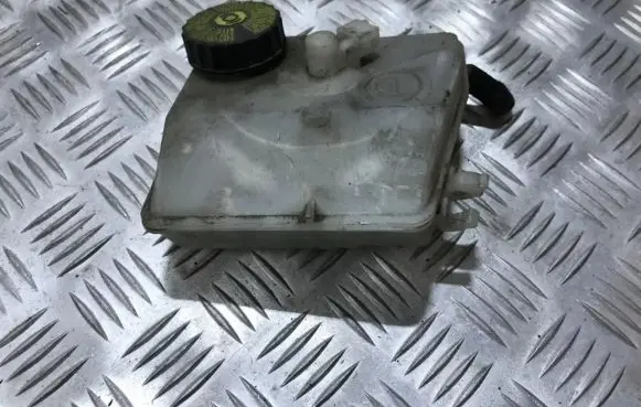 Brake fluid reservoir