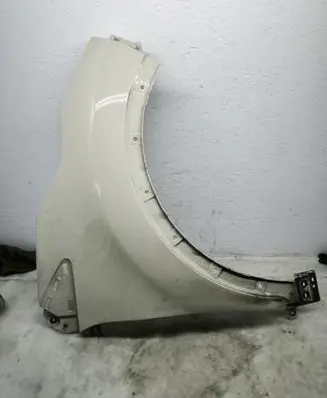 Renault Captur Fender 631002106R