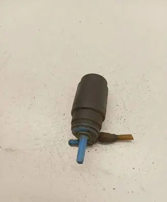 Volkswagen PASSAT B5 Windscreen/windshield washer pump 333955651
