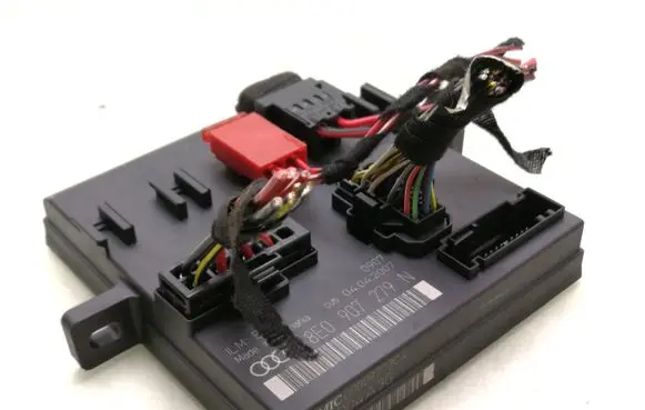 Audi A4 S4 B7 8E 8H Comfort/convenience module 8E0907279N 00009773C4