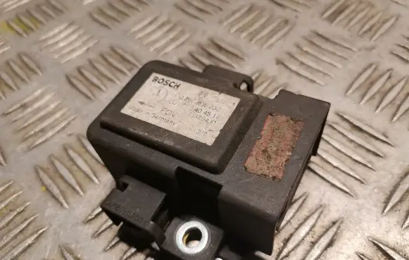 Mercedes-Benz E W210 Yaw turn rate sensor 0015404517