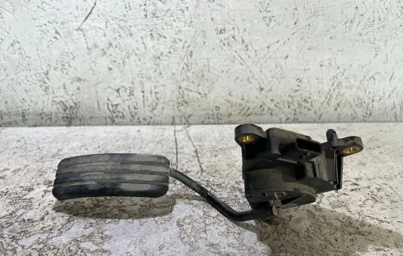 Renault Megane II Accelerator throttle pedal 8200153270 3223C 02040