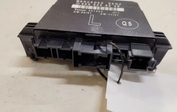 Mercedes-Benz C W203 Door control unit/module 2038206526