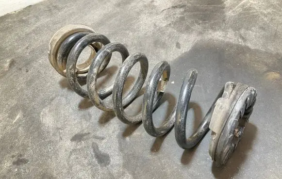 Land Rover Evoque II Rear coil spring K8D25B749NB