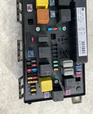 Opel Astra H Fuse module 13206745