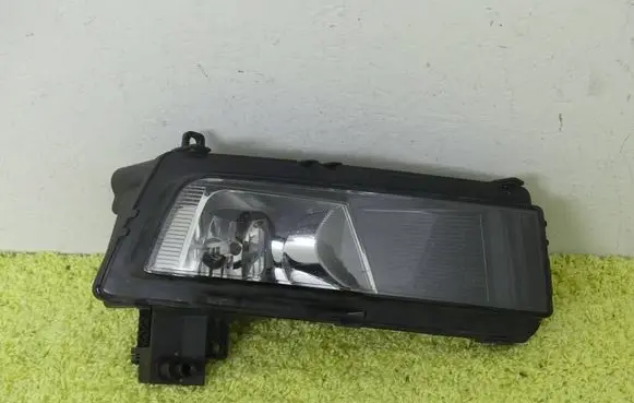 Volkswagen Touran III Front fog light 5TA941662A