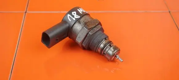 Ford C-MAX II Fuel pressure sensor 057130764AB 18MB55