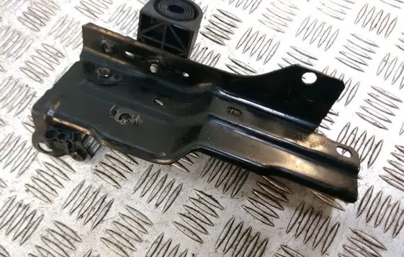Radiator support slam panel bracket