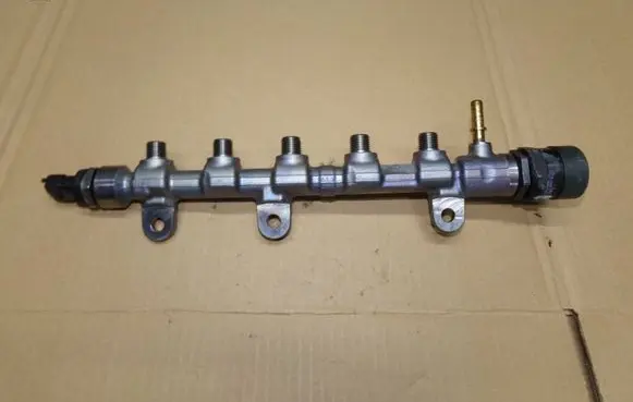 Nissan Qashqai Fuel main line pipe 0445214173