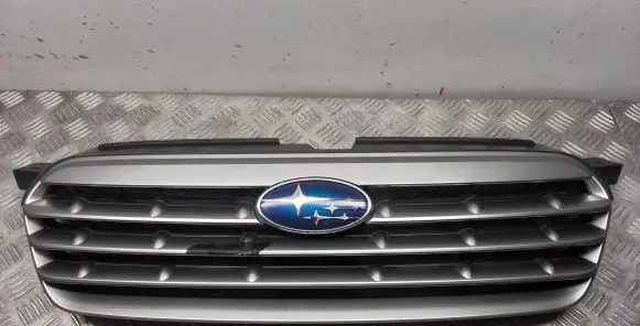 Subaru Outback Front bumper upper radiator grill 91121AG160