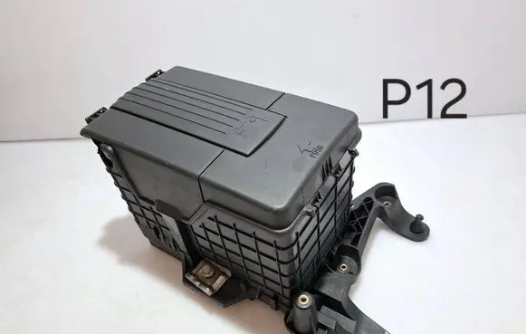 Volkswagen PASSAT B7 Battery box tray cover/lid 3C0915443A 1K0915333 1K0915325