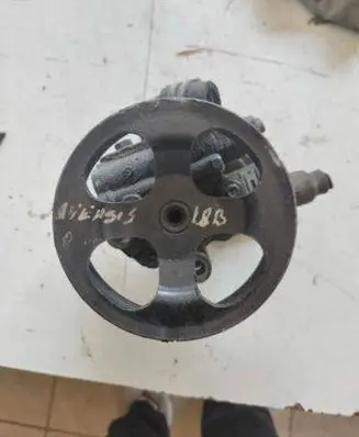 Toyota Avensis T220 Power steering pump