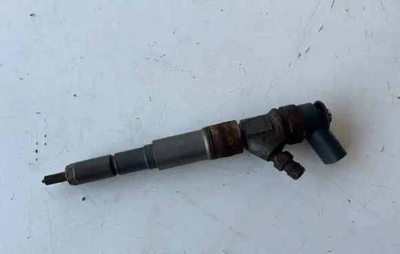 BMW 5 E60 E61 Fuel injector 7793836