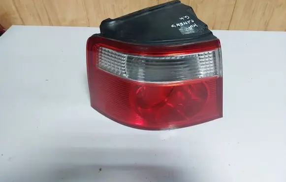KIA Carens I Rear/tail lights
