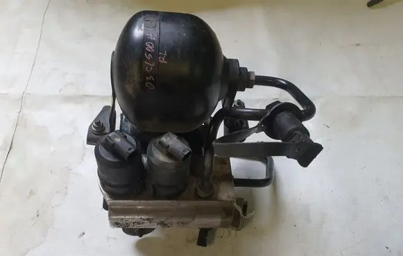 Mercedes-Benz SL R230 Air suspension compressor A2203200358 A2203280031 2203270115