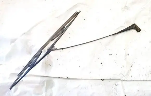 Opel Astra F Front wiper blade arm 90341907