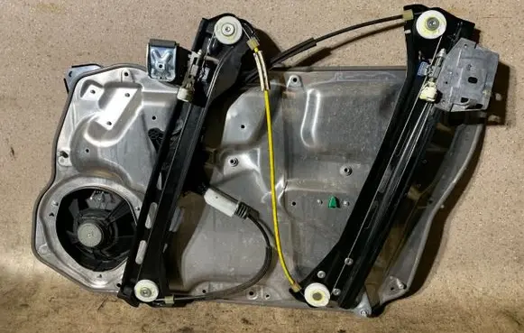 Mercedes-Benz CLS C218 X218 Front door electric window regulator A2188903567