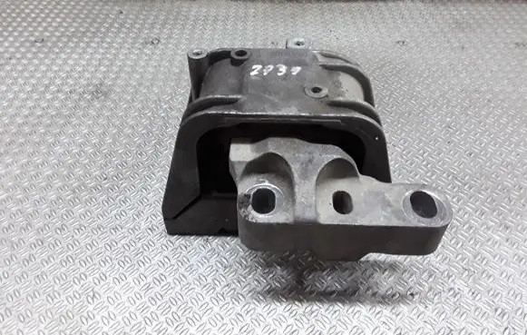 Volkswagen PASSAT B6 Engine mount bracket 1K0199262