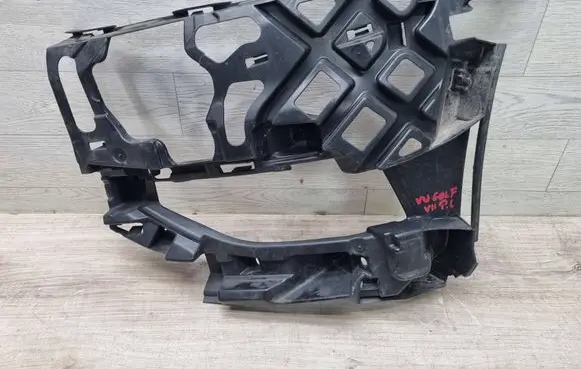 Front bumper mounting bracket