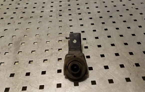Toyota RAV 4 (XA30) Radiator mount bracket